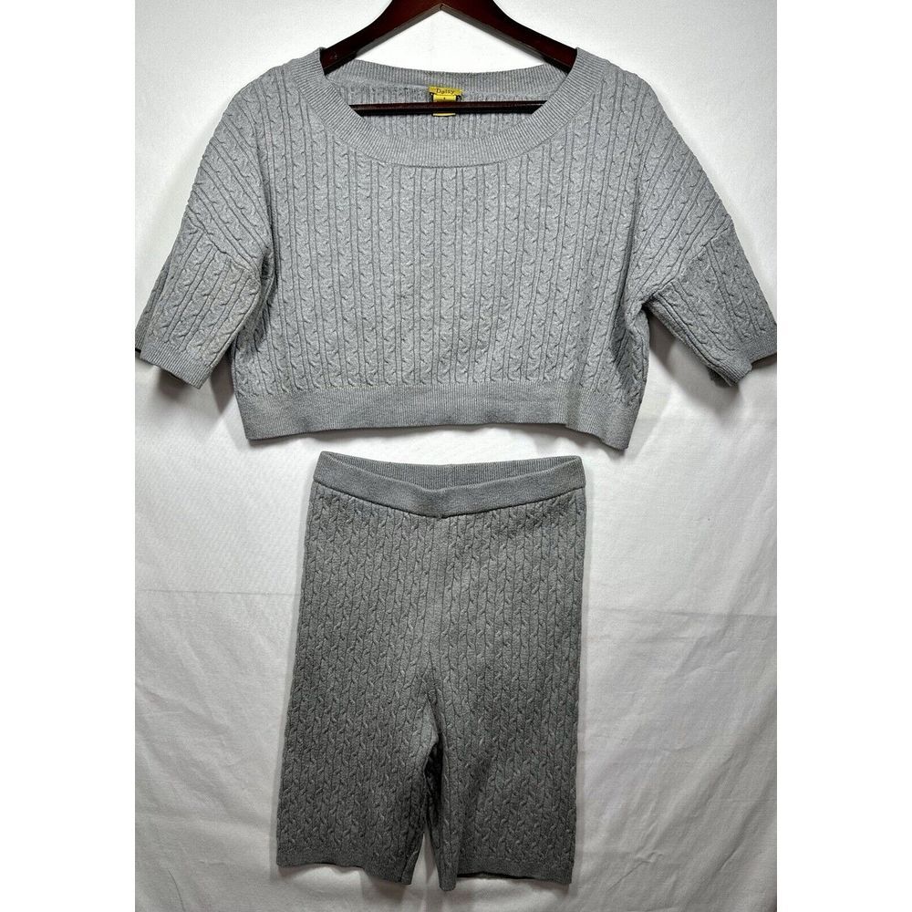 Daisy Women's Gray 2-Piece Set Knit Crop Sweater Sz Small, Pull Up Shorts Sz Lg